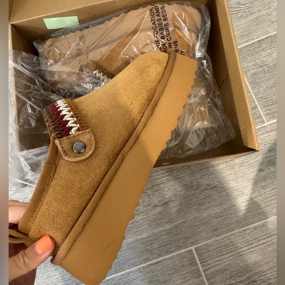 Platform slippers size 8 brand new in box - Picture 1 of 4